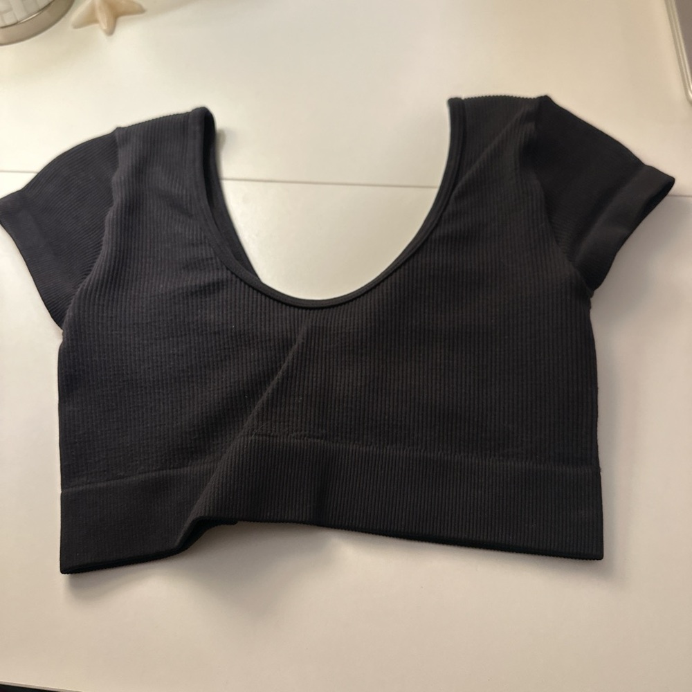 Black Ribbed Crop Top - Picture 2 of 3